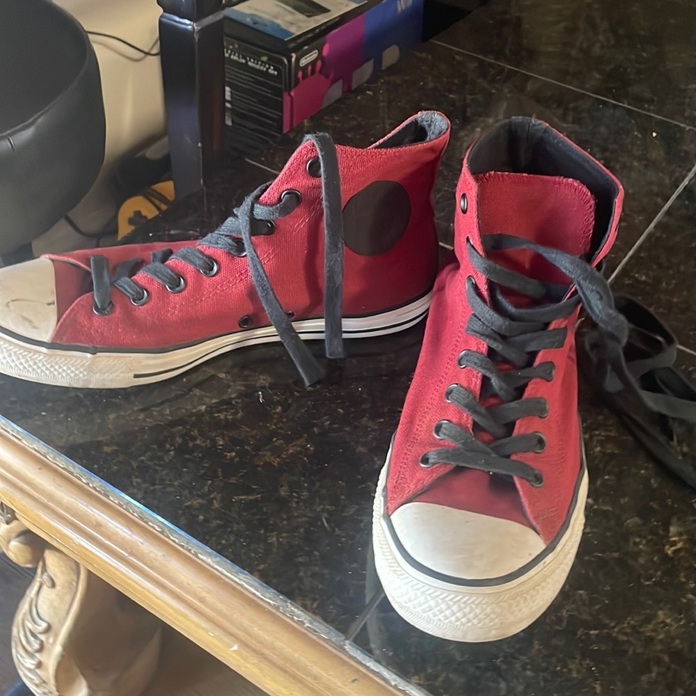 Converse mens size 10 womens 12 red/burgandy